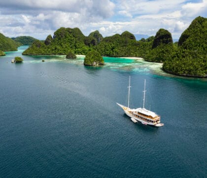 Indonesia luxury liveaboard cruise in Raja Ampat