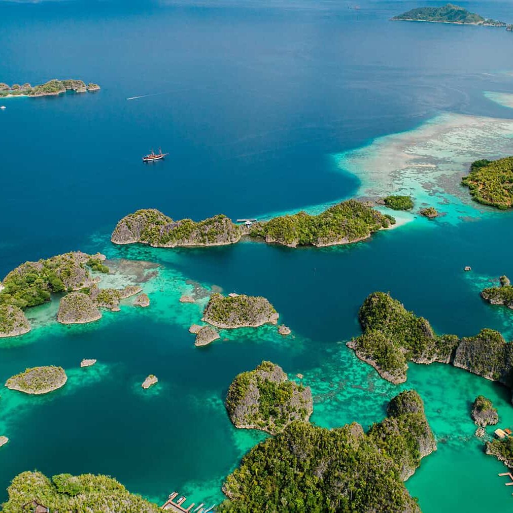 raja-ampat-travel-catalog-cover